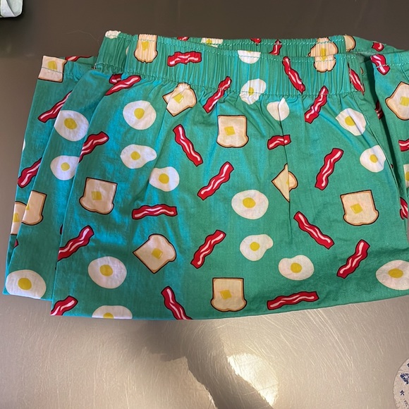 SOLD Bundle of 4 NWOT Old Navy Patterned Boxer Shorts - Picture 5 of 6